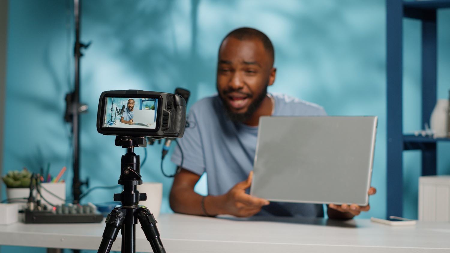 close up of modern camera recording vlogger with l 9akxtal.jpg